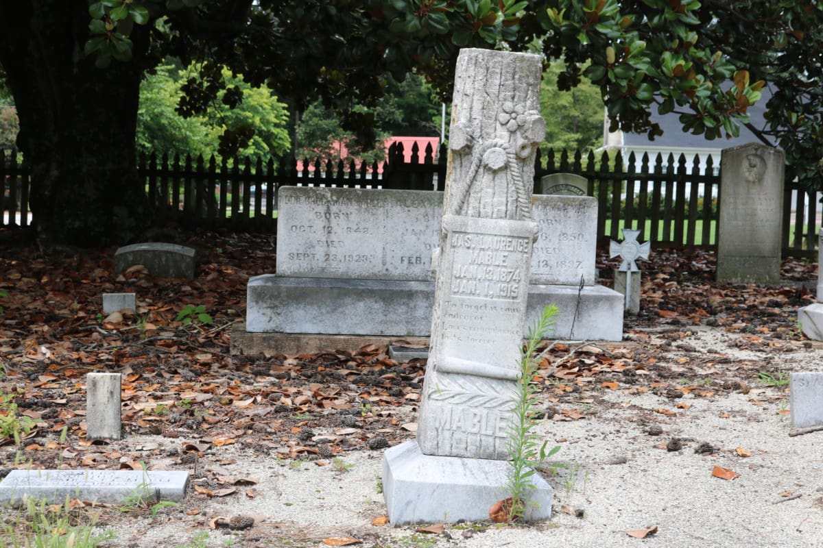 The historic cemetery of the family who gave Mableton its name - Cobb ...