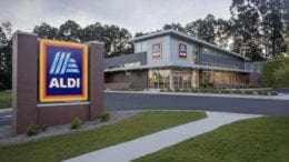 Exterior of an ALDI in article about Kennesaw and Smyrna curbside pickup