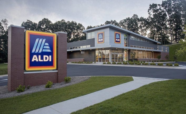 Exterior of an ALDI in article about Kennesaw and Smyrna curbside pickup