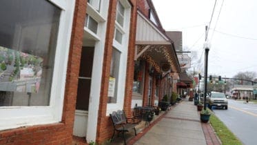 Row of buildings in downtown Powder Springs