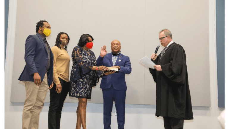 Craig Owens taking the oath of office