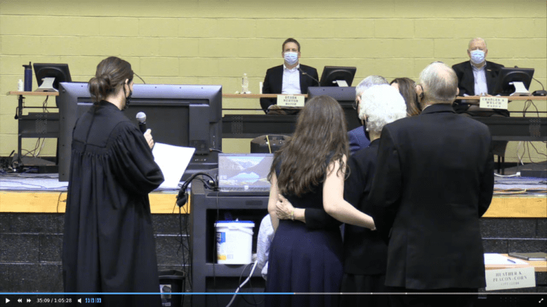 Judge Collins administers the oath of office to Joe Bennett as city adminstrator