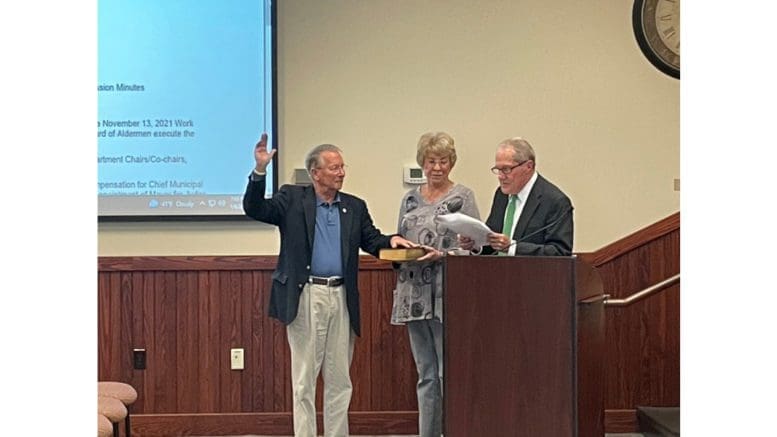 Tommy Allegood being sworn in for this term as mayor