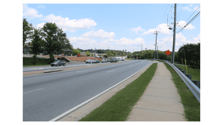 A shot of the East West Connector looking eastward from Austell Road, all the traffic seems to be headed westward