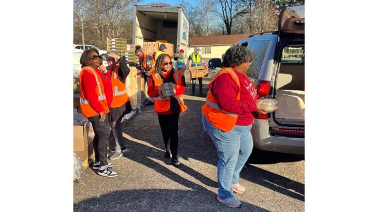 Members of the Delta Sigma Theta Sorority volunteering with Sweetwater Mission to distribute food