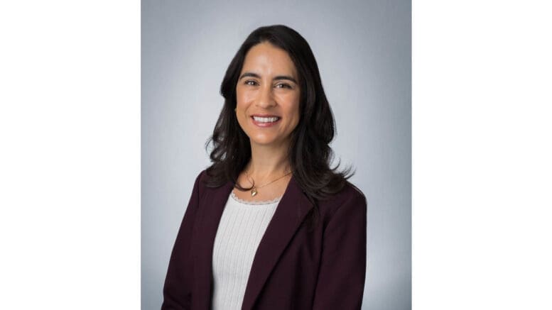 Upper-body photo of Lisa-Ruth Karnes