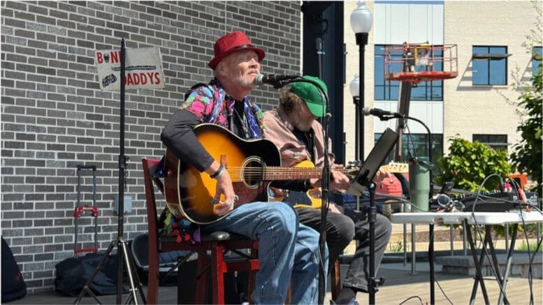 Duo Second Helping performs