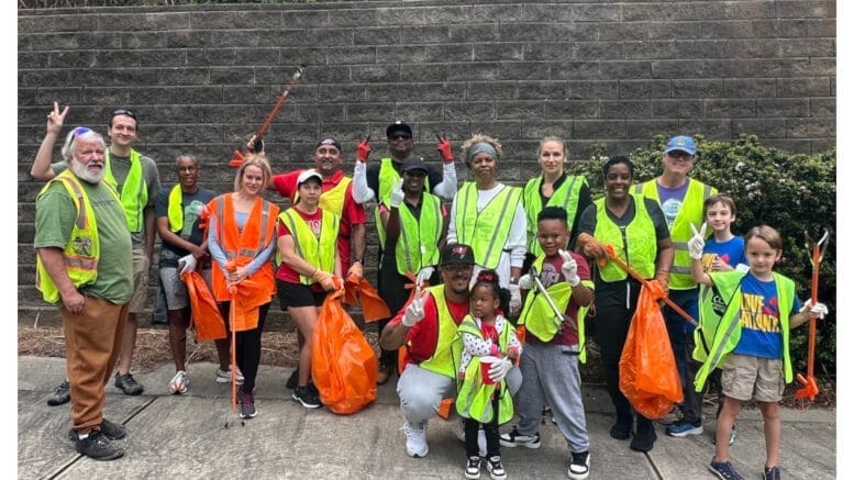 Group photo from the Vinings Vintage HOA litter cleanup