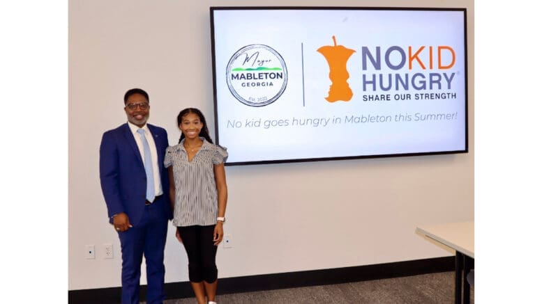 Mableton Mayor Michael Owens and Program Coordinator Kennedy Camp at the stakeholders at the Mayor's Summer Nutrition & Family Empowerment Initiative kickoff